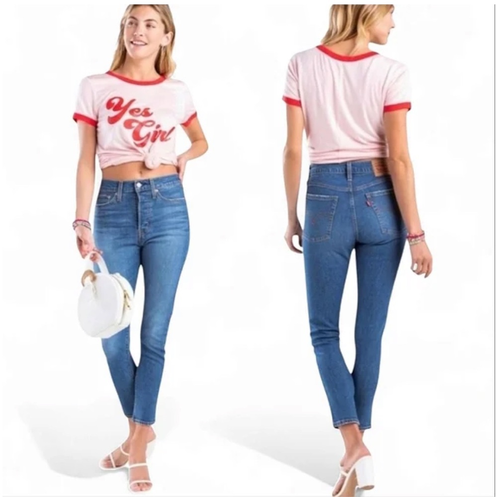 NWT Levi's Wedgie Skinny in medium wash 10/30